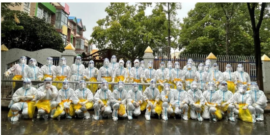 三路“大白”齐防控，踏黎明、迎秋雨，为保健康显担当——开封市儿童医院全面核酸采集纪实